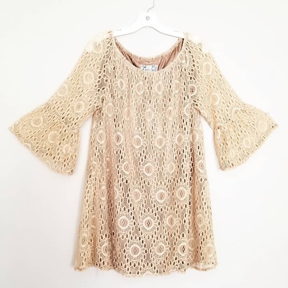 Lady Noiz Dresses & Skirts - Lady Noiz beige bell sleeve shift dress